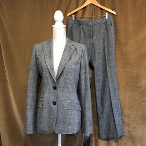 EUC Elie Tahari rayon wool blend suit.